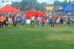 Hampton School sports day mothers day race